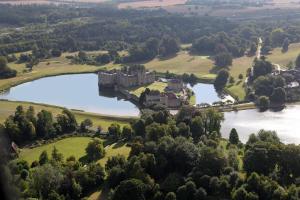 Naturlandschaft in der Nähe of country house