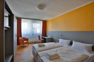 Postel nebo postele na pokoji v ubytování Dietrich-Bonhoeffer-Hotel Berlin Mitte