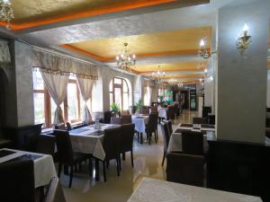 Restaurace v ubytování Hotel Foisor
