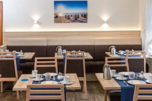 Ein Restaurant oder anderes Speiselokal in der Unterkunft Hotel Seeschwalbe 