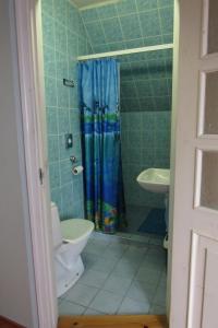 Ванна кімната в Arina Holiday House