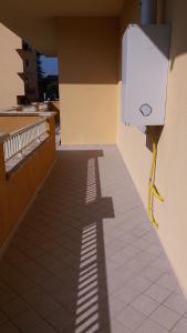 a shadow of a box on the side of a building at Casa Vacanze Spadafora 2 in Spadafora