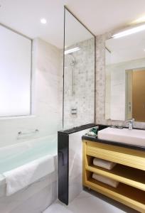 Koupelna v ubytování Metropolitan Hotel Dubai