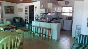 Kjøkken eller kjøkkenkrok på Brenton Lake Holiday Cottages