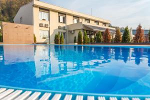 Bazén v ubytování Hotel Drinska lasta nebo v jeho okolí