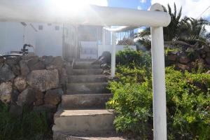 a set of stairs in front of a house at Eco Casa Alma,Montaña, Campo y Playa in Tabayesco