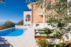 a villa with a swimming pool and a house at Villa Berina in Makarska