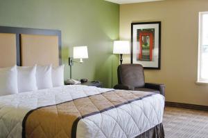 Säng eller sängar i ett rum på Extended Stay America Suites - Las Vegas - Midtown