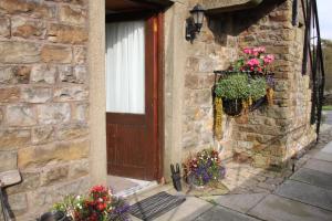The facade or entrance of Higher Gills Farm 