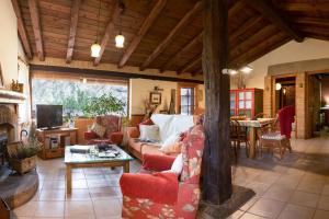 Posedenie v ubytovaní Casa Rural la Casa del Bosque