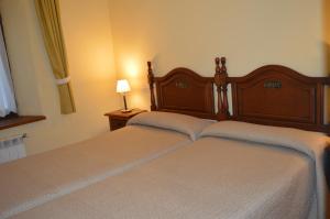 Postel nebo postele na pokoji v ubytování Hostal Revinuesa
