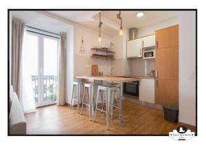 A kitchen or kitchenette at Canto do 28, Typical Apartment
