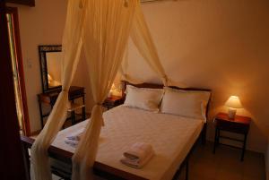 Кровать или кровати в номере Athina Villas