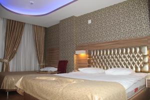 Postel nebo postele na pokoji v ubytování Grand Ezel Hotel
