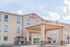 una representación de un hotel ramada en Ramada by Wyndham Carlyle, en Carlyle
