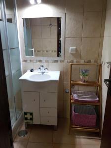 Uma casa de banho em Villa Oliveira Apartments