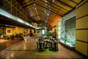 A restaurant or other place to eat at Hotel Marina Villa del Rio