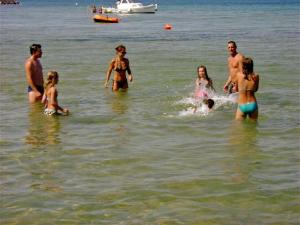 Galeriebild der Unterkunft Seaside Tkon Mobile Homes in Tkon