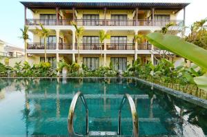Bazén v ubytování Hoi An Field Boutique Resort & Spa nebo v jeho okolí