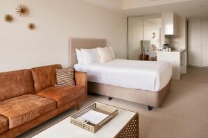 Postel nebo postele na pokoji v ubytování Nautica Residences Fremantle