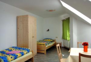 Posteľ alebo postele v izbe v ubytovaní Pension Camp Prager