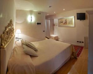 Una cama o camas en una habitación de Hotel Liassidi Palace