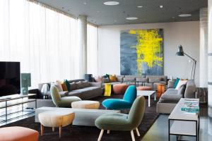 Lounge atau bar di Comfort Hotel Bergen Airport