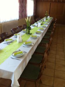 Ein Restaurant oder anderes Speiselokal in der Unterkunft Gasthof Hotel Lang 