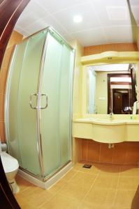 Un baño de Narjes Al Hadeqa Hotel