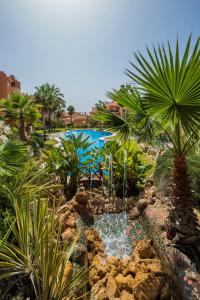 Bazén v ubytovaní La Reserva de Marbella Penthouse alebo v jeho blízkosti