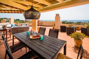 Balkón alebo terasa v ubytovaní La Reserva de Marbella Penthouse