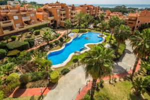 Bazén v ubytovaní La Reserva de Marbella Penthouse alebo v jeho blízkosti