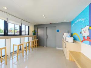 a restaurant with a counter and chairs in a room at HOP INN Lampang in Lampang +34 photos
