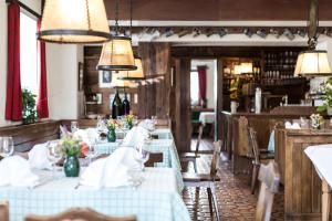 A restaurant or other place to eat at Salzburg Hotel Holznerwirt