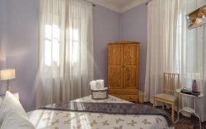 a bedroom with a bed and a dresser and a window at Il Giardino Del Pettirosso in Lucca