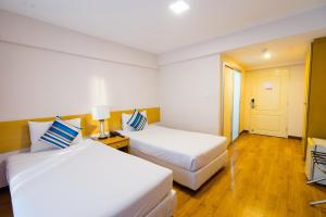 Postel nebo postele na pokoji v ubytování Samran Place Hotel