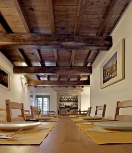 a large room with wooden ceilings and tables and chairs at Agriturismo Le Dogane in Piteglio