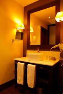 a bathroom with a sink and a mirror at Hotel Spa Martín el Humano in Segorbe