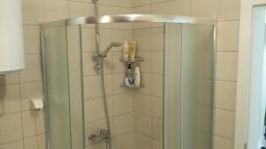 Ένα μπάνιο στο Luxury Studio Apartment Miljacka Sarajevo +7 φωτογραφίες