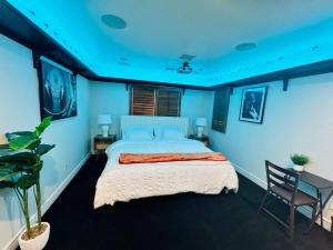 Cozy King Size Room with Peaceful Canyon Views, Santa Clarita (updated ...