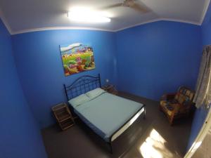 Llit o llits en una habitació de Cable Beach Backpackers