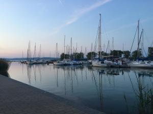 Foto dalla galleria di Marton Apartman a Balatonszemes