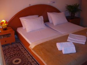 Postel nebo postele na pokoji v ubytování Hotel Lito