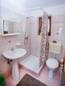 a bathroom with a sink and a toilet and a shower at Apartment Loredana 1209 in Banjole