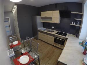 Una cocina o zona de cocina en A3XD Apartament 2 15 fotos más