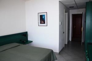 Postel nebo postele na pokoji v ubytování Hotel Miralonga