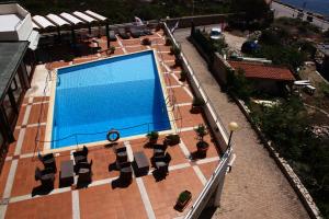 Bazén v ubytování Hotel Miralonga nebo v jeho okolí