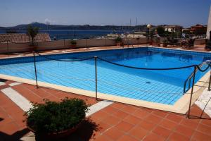 Bazén v ubytování Hotel Miralonga nebo v jeho okolí