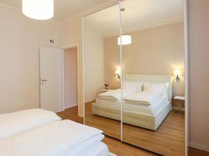 a bedroom with two beds and a mirror at Les Suites in Asola