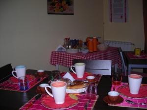 Jedlo v ubytovaní bed & breakfast alebo blízkom okolí